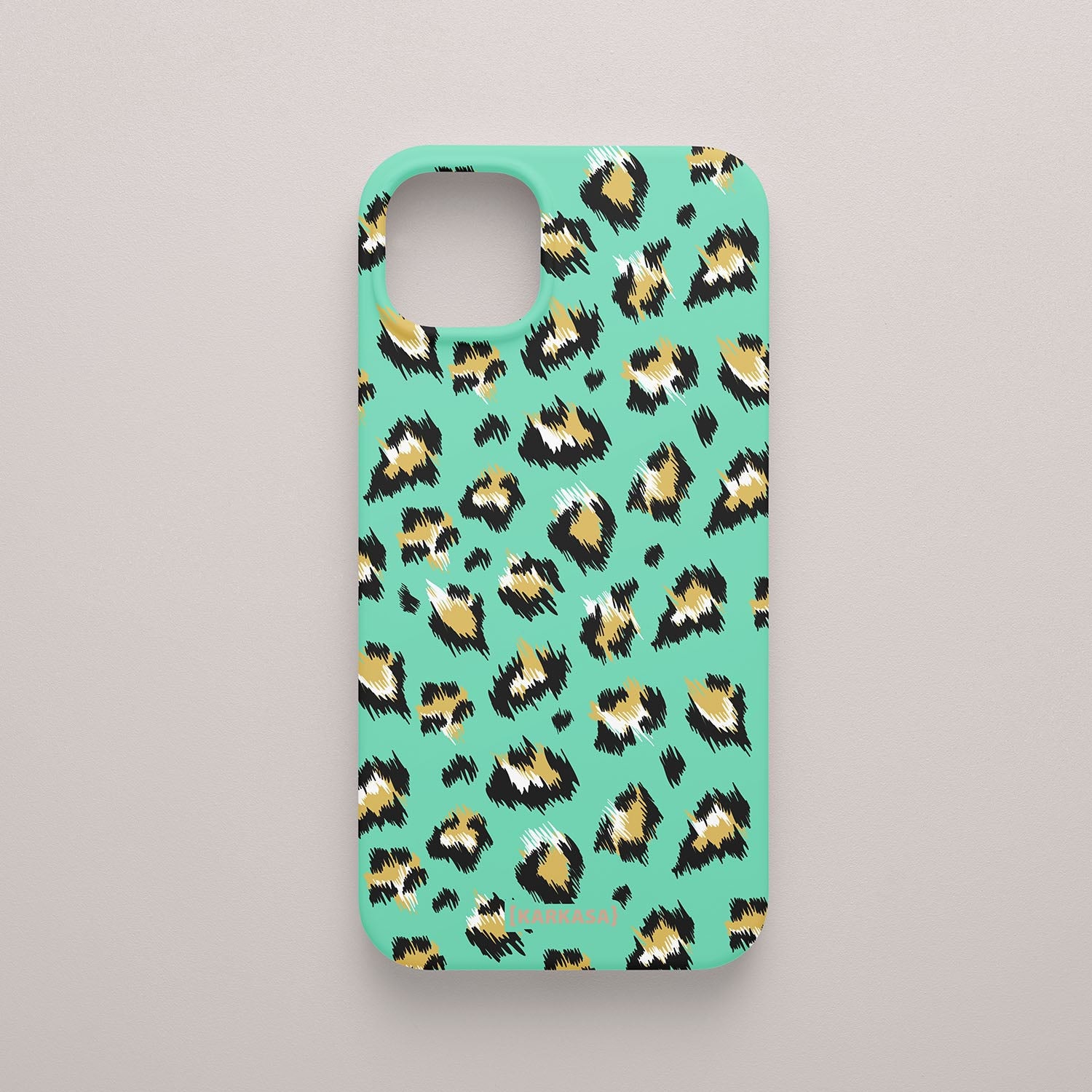 Funda KARKASA Silk Touch verde menta con estampado de leopardo moderno en negro y amarillo. Carcasa mate de silicona animal print vibrante.